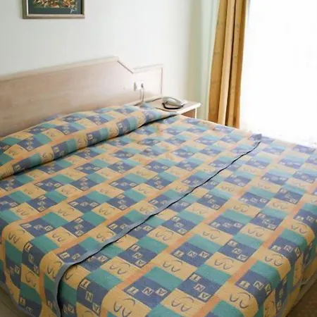 Ant Hotel 3*