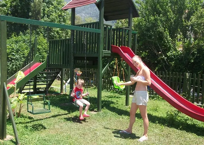 蚂蚁阿帕特酒店 酒店 厄吕代尼兹