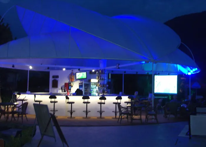 蚂蚁阿帕特酒店 3* 厄吕代尼兹